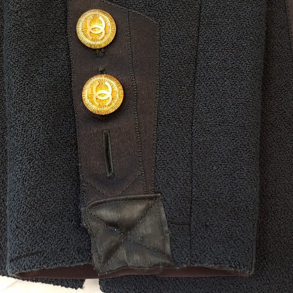 Vintage 1994 Chanel Navy Blue Boucle Jacket - Picture 10 of 14